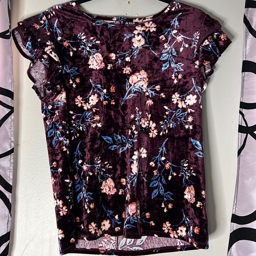 a.n.a Soft Woman’s Top with Ruffle Sleeves and Flower Designs Medium - Picture 1 of 8